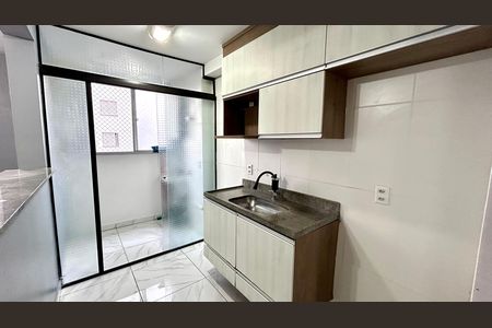 Cozinha de apartamento para alugar com 2 quartos, 43m² em Gopouva, Guarulhos