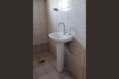 Banheiro de casa para alugar com 1 quarto, 62m² em Padroeira, Osasco