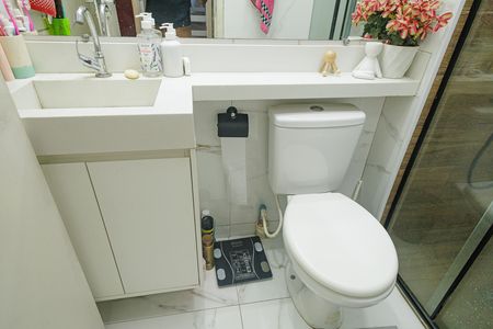 Banheiro de apartamento à venda com 2 quartos, 44m² em Campo Grande, Rio de Janeiro