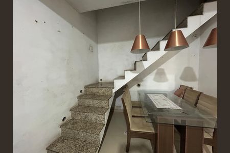 Escada de casa para alugar com 2 quartos, 120m² em Bento Ribeiro, Rio de Janeiro
