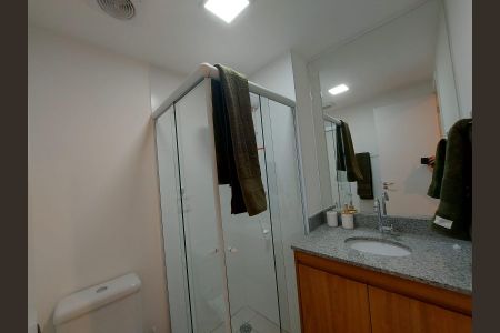 Banheiro de apartamento para alugar com 1 quarto, 22m² em Pinheiros, São Paulo