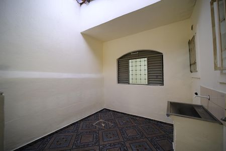 Casa para alugar com 77m², 2 quartos e 1 vagaÁrea de Serviço