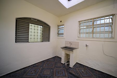 Casa para alugar com 77m², 2 quartos e 1 vagaÁrea de Serviço