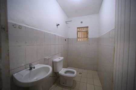 Banheiro de casa para alugar com 2 quartos, 77m² em Vila Robertina, São Paulo