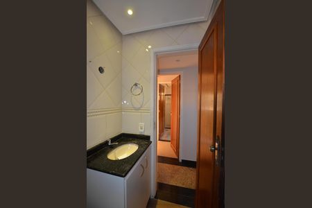Apartamento à venda com 244m², 3 quartos e 2 vagasBanheiro Social