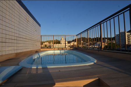 Apartamento à venda com 244m², 3 quartos e 2 vagasPiscina