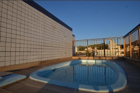 Apartamento à venda com 244m², 3 quartos e 2 vagasPiscina