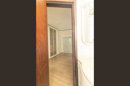 Casa de condomínio à venda com 107m², 3 quartos e 2 vagas Casa de condomínio à venda com 107m², 3 quartos e 2 vagasBanheiro da Suíte