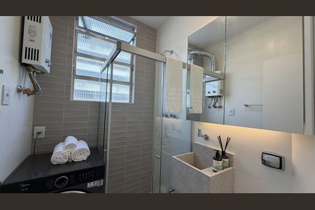 Banheiro de kitnet/studio à venda com 1 quarto, 22m² em Copacabana, Rio de Janeiro