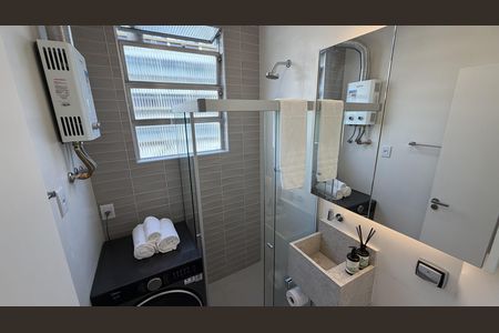 Banheiro de kitnet/studio à venda com 1 quarto, 22m² em Copacabana, Rio de Janeiro