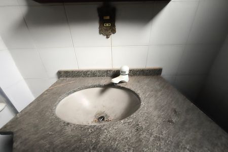 Banheiro de apartamento à venda com 2 quartos, 42m² em Vila Marieta, Campinas