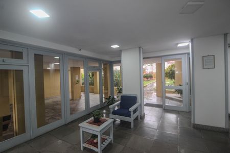 Hall de entrada de apartamento para alugar com 2 quartos, 76m² em Tristeza, Porto Alegre
