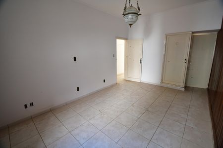 Casa para alugar com 222m², 3 quartos e 3 vagasSuíte
