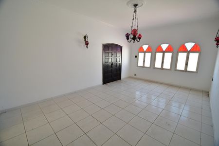 Casa para alugar com 222m², 3 quartos e 3 vagasSala