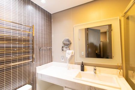 Banheiro Social de apartamento para alugar com 1 quarto, 27m² em Rebouças, Curitiba