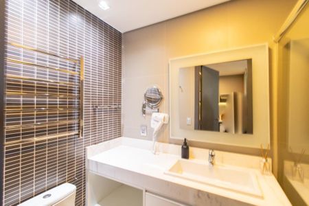 Banheiro Social de apartamento para alugar com 1 quarto, 27m² em Rebouças, Curitiba