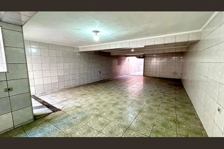 Garagem  de casa para alugar com 3 quartos, 140m² em Jardim Almeida Prado, Guarulhos
