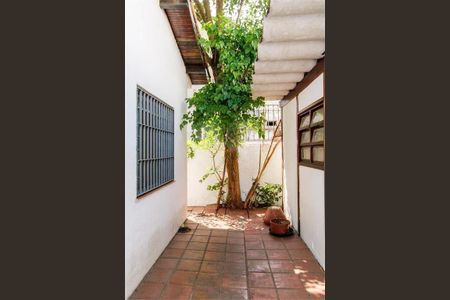Casa à venda com 2 quartos, 225m² em Jardim das Acacias, São Paulo