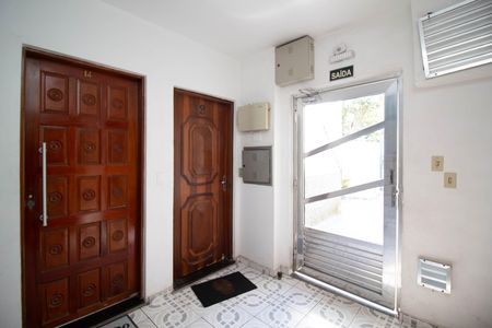 Hall de entrada de apartamento à venda com 2 quartos, 60m² em Jardim Valeria, Guarulhos