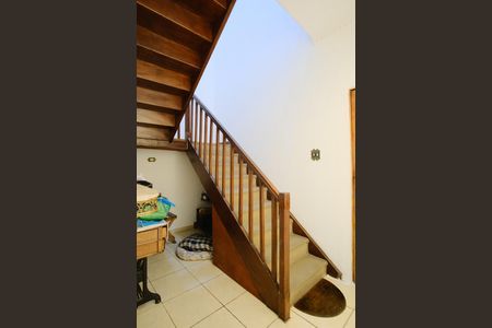 Casa para alugar com 164m², 2 quartos e 1 vagaEscada