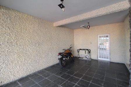 Garagem de casa para alugar com 3 quartos, 90m² em Alípio de Melo, Belo Horizonte