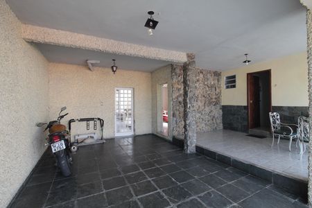 Garagem de casa para alugar com 3 quartos, 90m² em Alípio de Melo, Belo Horizonte
