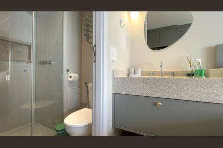 Banheiro de kitnet/studio para alugar com 1 quarto, 23m² em Paraíso, São Paulo