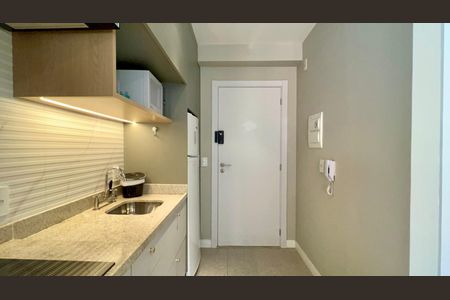 Cozinha de kitnet/studio para alugar com 1 quarto, 23m² em Paraíso, São Paulo