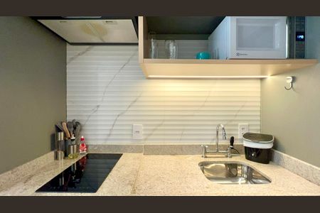 Cozinha de kitnet/studio para alugar com 1 quarto, 23m² em Paraíso, São Paulo