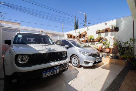 Casa à venda com 400m², 4 quartos e 3 vagas Casa à venda com 400m², 4 quartos e 3 vagasGaragem