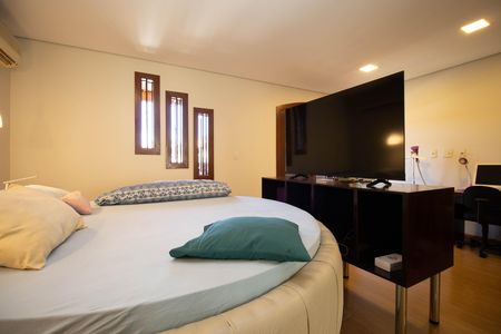Casa à venda com 400m², 4 quartos e 3 vagas Casa à venda com 400m², 4 quartos e 3 vagasSuíte 2