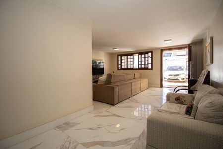 Sala de casa à venda com 4 quartos, 400m² em Cruzeiro Velho, Brasília