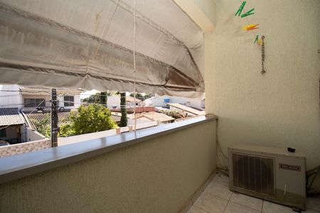 Casa à venda com 400m², 4 quartos e 3 vagas Casa à venda com 400m², 4 quartos e 3 vagasSacada