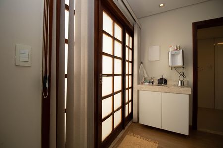 Casa à venda com 400m², 4 quartos e 3 vagas Casa à venda com 400m², 4 quartos e 3 vagasCorredor