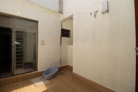 Casa à venda com 400m², 4 quartos e 3 vagas Casa à venda com 400m², 4 quartos e 3 vagasCorredor