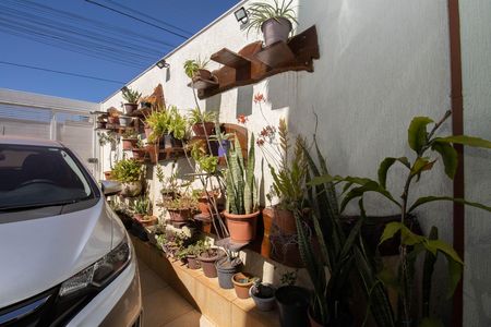 Casa à venda com 400m², 4 quartos e 3 vagas Casa à venda com 400m², 4 quartos e 3 vagasVaranda