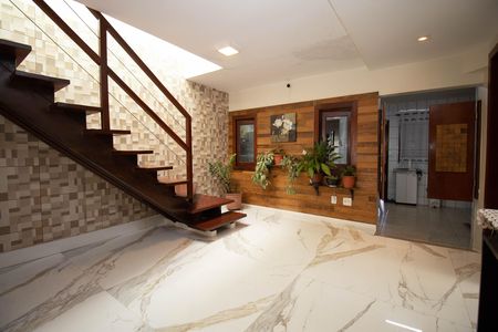 Casa à venda com 400m², 4 quartos e 3 vagas Casa à venda com 400m², 4 quartos e 3 vagasSala