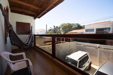 Casa à venda com 400m², 4 quartos e 3 vagas Casa à venda com 400m², 4 quartos e 3 vagasSacada