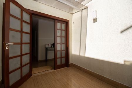 Casa à venda com 400m², 4 quartos e 3 vagas Casa à venda com 400m², 4 quartos e 3 vagasCorredor