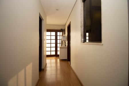 Casa à venda com 400m², 4 quartos e 3 vagas Casa à venda com 400m², 4 quartos e 3 vagasCorredor