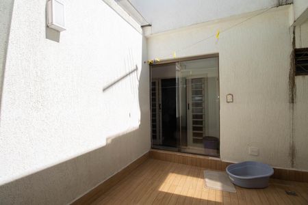 Casa à venda com 400m², 4 quartos e 3 vagas Casa à venda com 400m², 4 quartos e 3 vagasCorredor