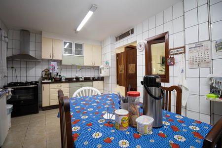 Casa à venda com 400m², 4 quartos e 3 vagas Casa à venda com 400m², 4 quartos e 3 vagasCozinha