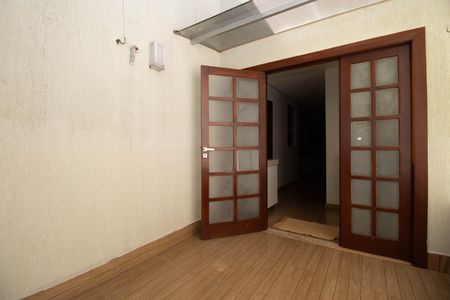 Casa à venda com 400m², 4 quartos e 3 vagas Casa à venda com 400m², 4 quartos e 3 vagasCorredor
