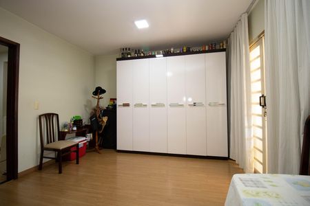 Casa à venda com 400m², 4 quartos e 3 vagas Casa à venda com 400m², 4 quartos e 3 vagasSuíte 4