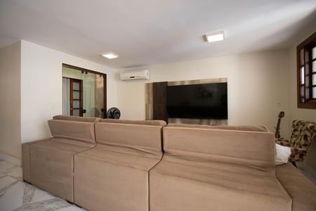 Casa à venda com 400m², 4 quartos e 3 vagas Casa à venda com 400m², 4 quartos e 3 vagasSala