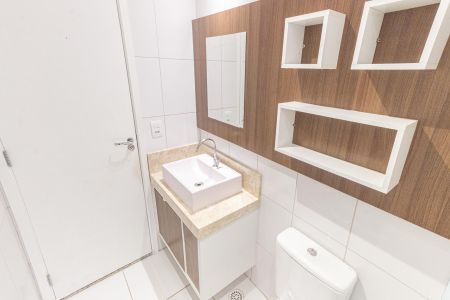 Apartamento à venda com 57m², 2 quartos e 1 vaga Apartamento à venda com 57m², 2 quartos e 1 vagaBanheiro