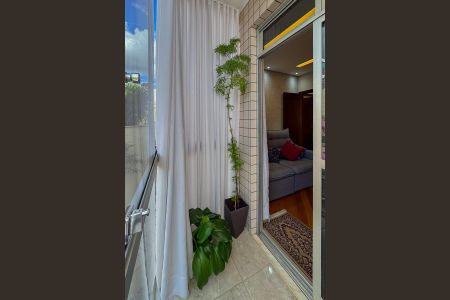 Apartamento à venda com 3 quartos, 63m² em Camargos, Belo Horizonte