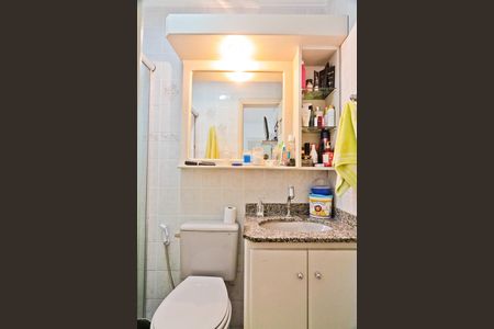 Apartamento à venda com 74m², 3 quartos e 2 vagas Apartamento à venda com 74m², 3 quartos e 2 vagasBanheiro da Suíte