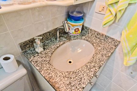 Apartamento à venda com 74m², 3 quartos e 2 vagas Apartamento à venda com 74m², 3 quartos e 2 vagasBanheiro da Suíte