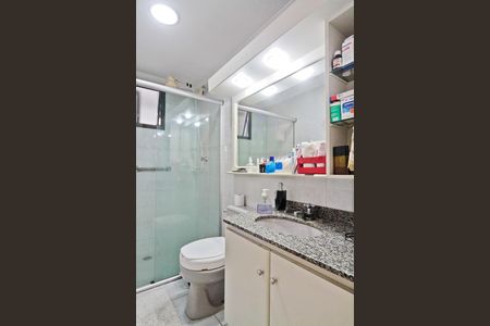 Apartamento à venda com 74m², 3 quartos e 2 vagas Apartamento à venda com 74m², 3 quartos e 2 vagasBanheiro